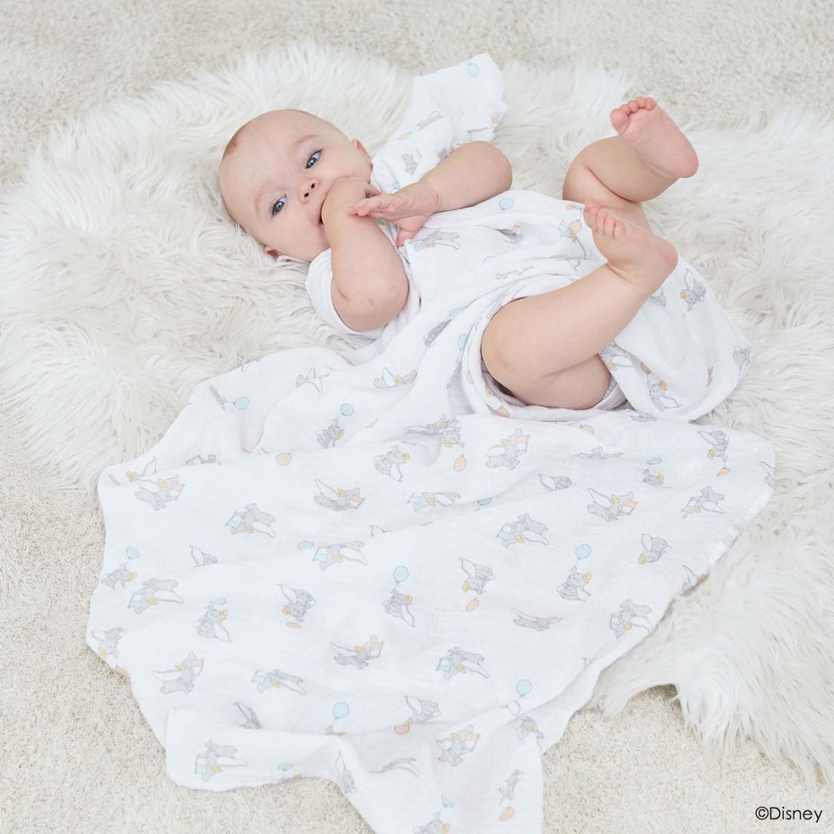 aden + anais essentials エイデンアンドアネイ エッセンシャルズ おくるみスワドル ディズニー  ダンボ ニューハイツ 使用イメージ