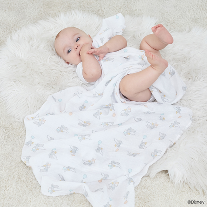 aden + anais essentials エイデンアンドアネイ エッセンシャルズ おくるみスワドル ディズニー  ダンボ ニューハイツ 使用イメージ
