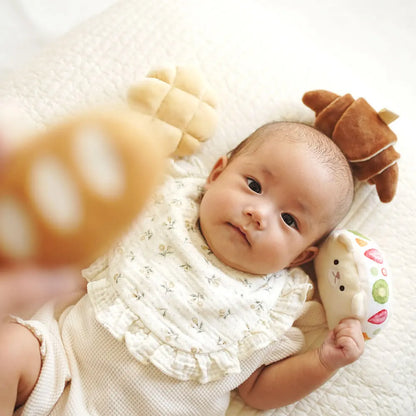 出産祝いにおすすめ ベビーギフト 洗濯できる布おもちゃ もちっとラトル 「こぐまくんの焼きたてパン」