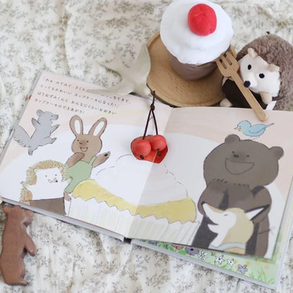 出産祝いにおすすめ ベビーギフト ぬいぐるみ ＋ 絵本 知育玩具セット えほんでごっこあそび 「はりねずみくんとカップケーキ」