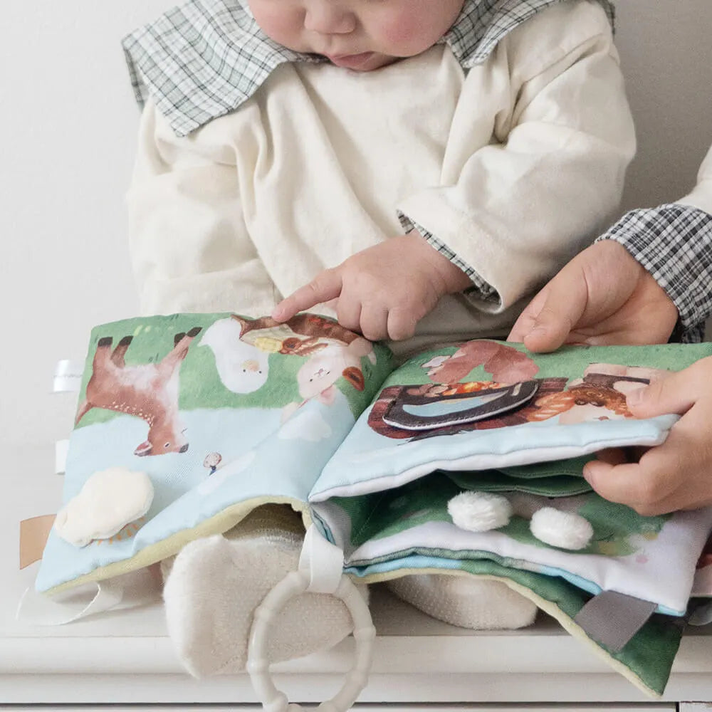 出産祝いにおすすめ ベビーギフト 洗濯できる布絵本 「こぐまくんの焼きたてパン」