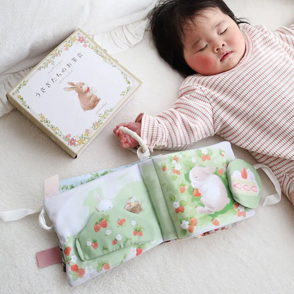 出産祝いにおすすめ ベビーギフト 洗濯できる布絵本 「うさぎたちのお茶会」