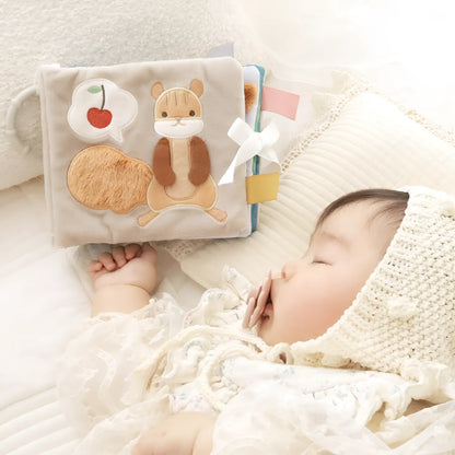 出産祝いにおすすめ ベビーギフト 洗濯できる布絵本 「りすくんのさくらんぼ探し」