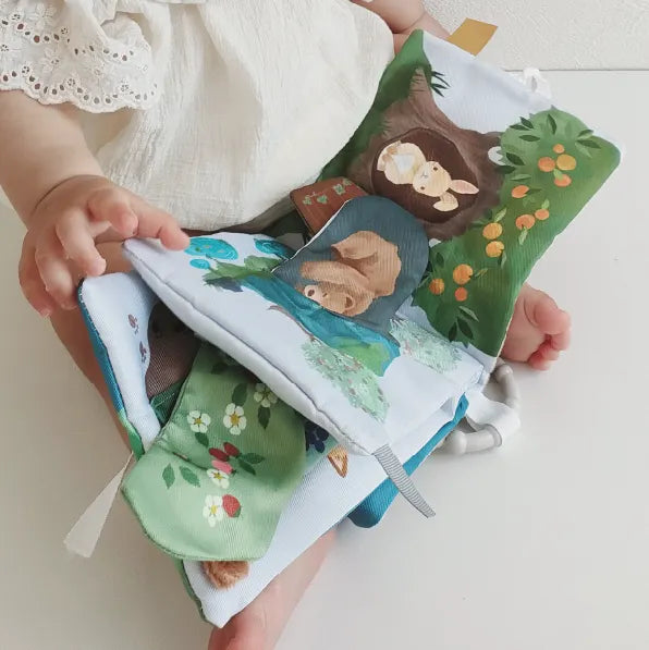 出産祝いにおすすめ ベビーギフト 洗濯できる布絵本 「りすくんのさくらんぼ探し」