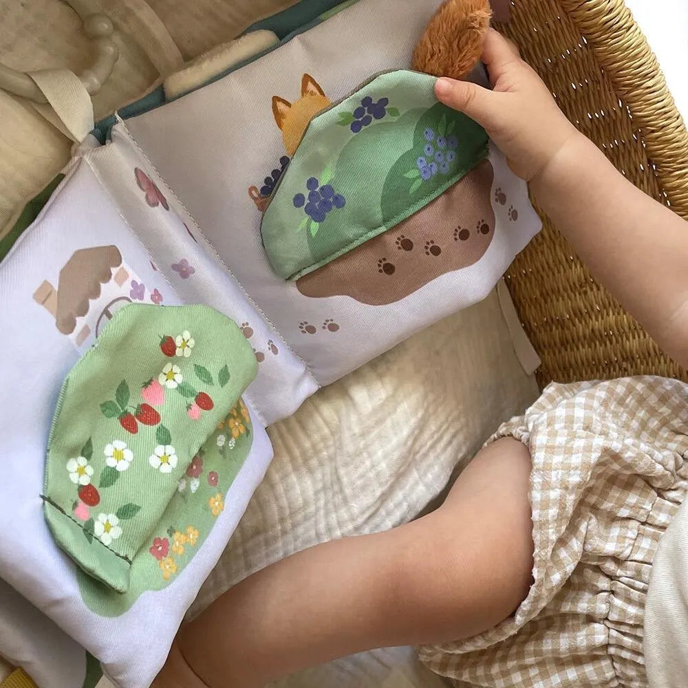 出産祝いにおすすめ ベビーギフト 洗濯できる布絵本 「りすくんのさくらんぼ探し」