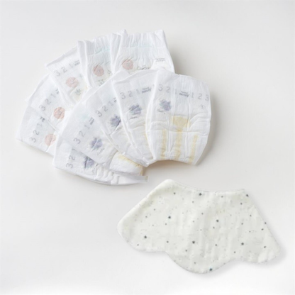 出産祝いギフト おむつケーキ おむつ10枚＋大きめスタイ1枚 Lien de famille スター