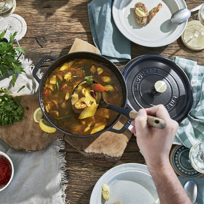 料理好きの人にプレゼント おすすめギフト ストウブ 調理鍋 使用イメージ